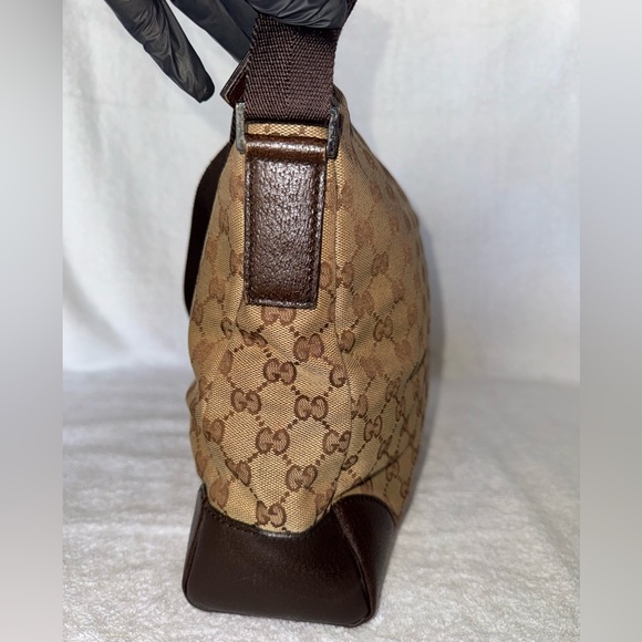 Gucci Vintage Monogram Flat Messenger Bag, Unisex. - Picture 4 of 15